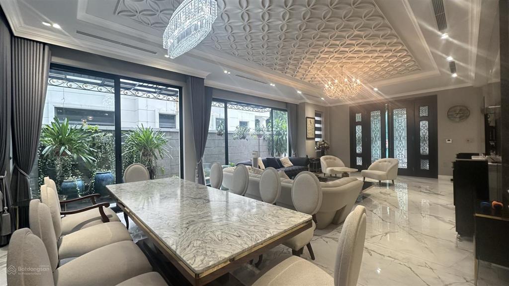 Biệt thự hoàn thiện siêu đẹp  về ở ngay  3pn  hướng đông nam