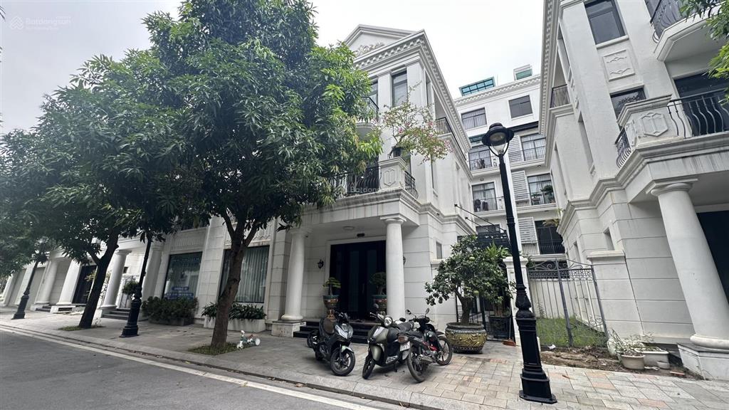 Biệt thự hoàn thiện siêu đẹp  về ở ngay  3pn  hướng đông nam