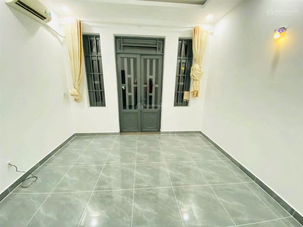 Bán nhà đúc 2 lầu 1/ thạnh lộc 16 ,sh riêng hẻm xe hơi,4 phòng ngủ,hướng đông nam