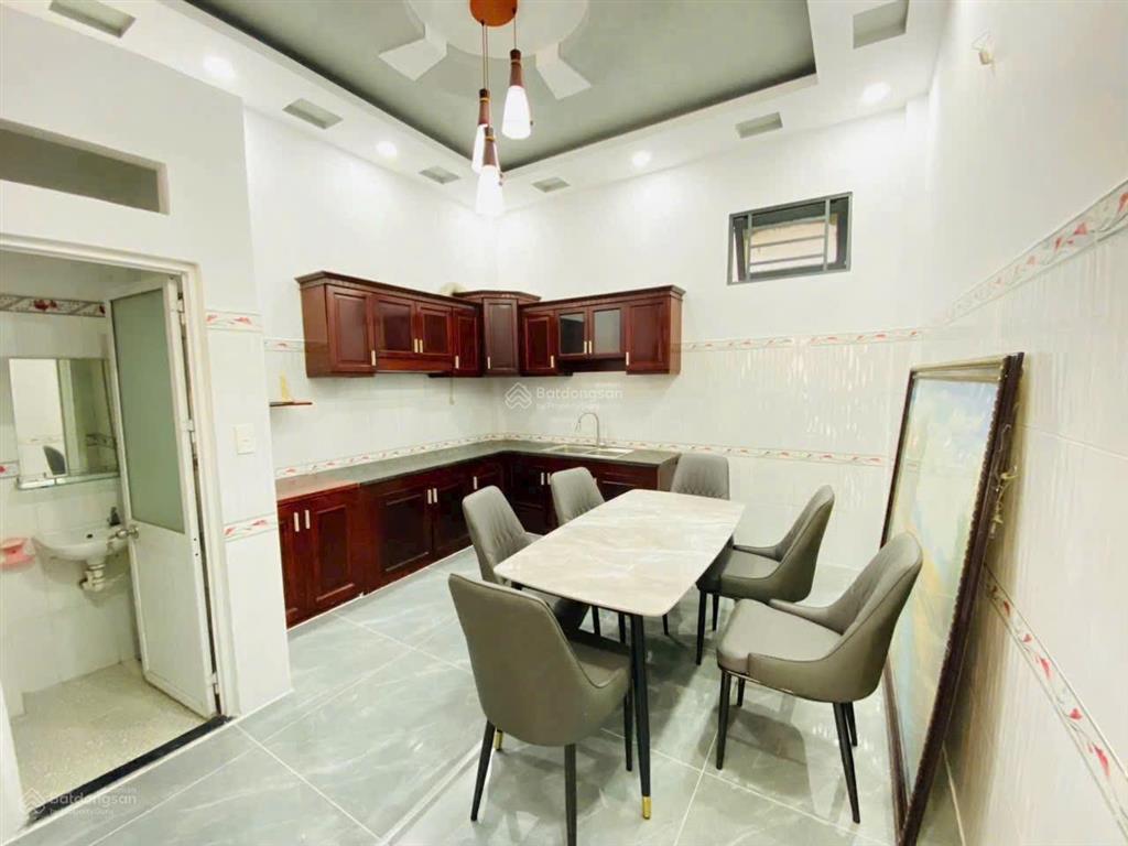 Bán nhà đúc 2 lầu 1/ thạnh lộc 16 ,sh riêng hẻm xe hơi,4 phòng ngủ,hướng đông nam