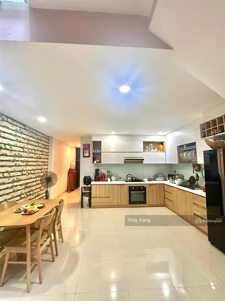 Chủ rất thiện chí bán bán căn nhà 3 tầng đường 10m5 huỳnh tấn phát 98m2 ngang 5m nhà còn rất mới