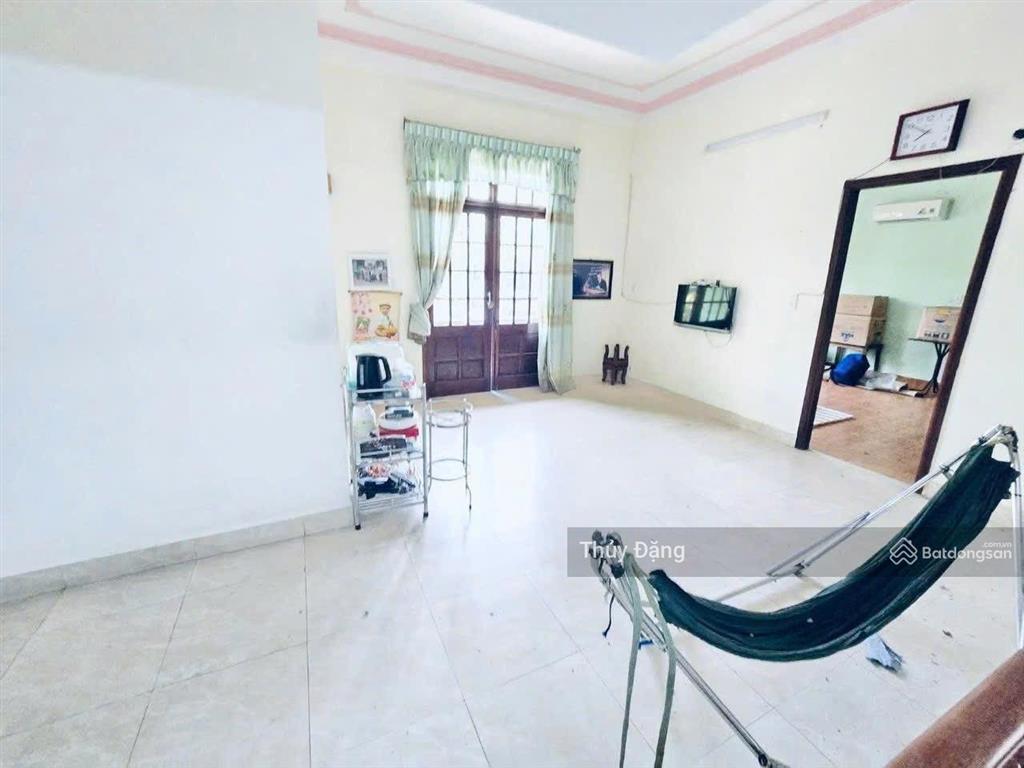 Cho thuê nhà 3 tầng 2 mặt tiền tiểu la gần đường núi thành kinh doanh sầm uất