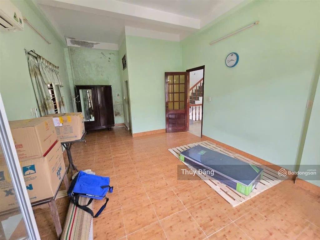Cho thuê nhà 3 tầng 2 mặt tiền tiểu la gần đường núi thành kinh doanh sầm uất