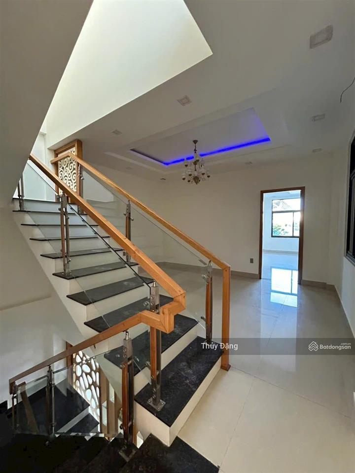 Cho thuê nhà 3 tầng đường 29 gần tượng đài đoạn kinh doanh sầm uất