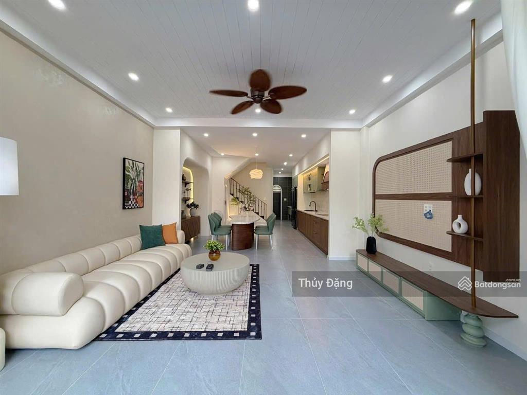 Chị gái cần bán căn nhà 3 tầng đường huỳnh ngọc đủ gần cầu nguyễn tri phương hoà xuân