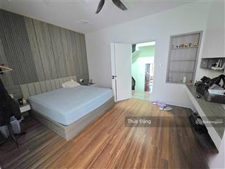 Cho thuê nhà 3 tầng mặt tiền tiểu la gồm 4pn, 4wc, nhà có thang máy sẵn gần núi thành