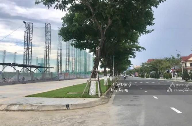 Chủ rất thiện chí bán cặp đất đường xuân thuỷ  197m2 ngang 10m giá 28 tỷ. tl trực tiếp chủ