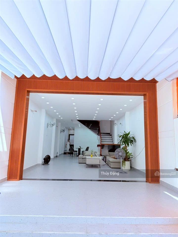 Cho thuê nhà 2 tầng đường 10m5 văn tiến dũng vị trí sát ngã tư mẹ thứ đầy đủ nội thất
