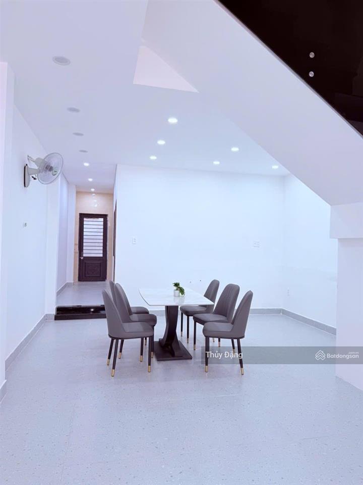 Cho thuê nhà 2 tầng đường 10m5 văn tiến dũng vị trí sát ngã tư mẹ thứ đầy đủ nội thất