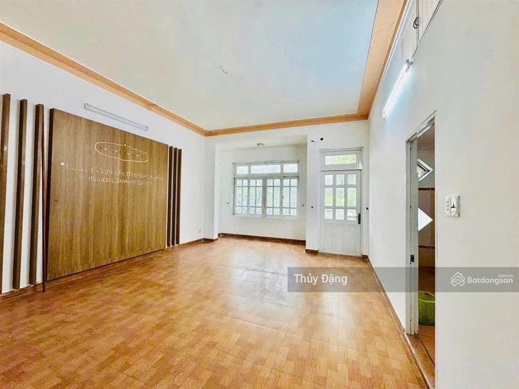 Cho thuê nhà 4 tầng mặt tiền đường 2/9  đoạn kinh doanh sầm uất  nhà có thang máy