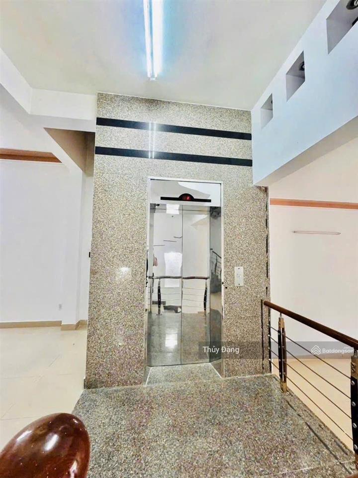 Cho thuê nhà 4 tầng mặt tiền đường 2/9  đoạn kinh doanh sầm uất  nhà có thang máy