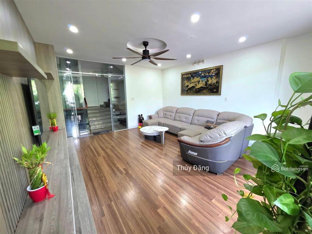 Cho thuê nhà 4 tầng đường 10m5 tiểu la  đoạn kinh doanh sầm uất  full nội thất sẵn vào ở