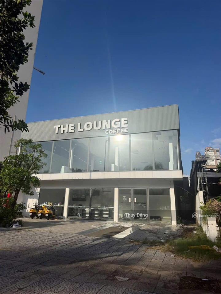 Cho thuê mặt bằng đường 10m5 đỗ bá (180m2 ngang 10m) trống suốt gần biển mỹ khê