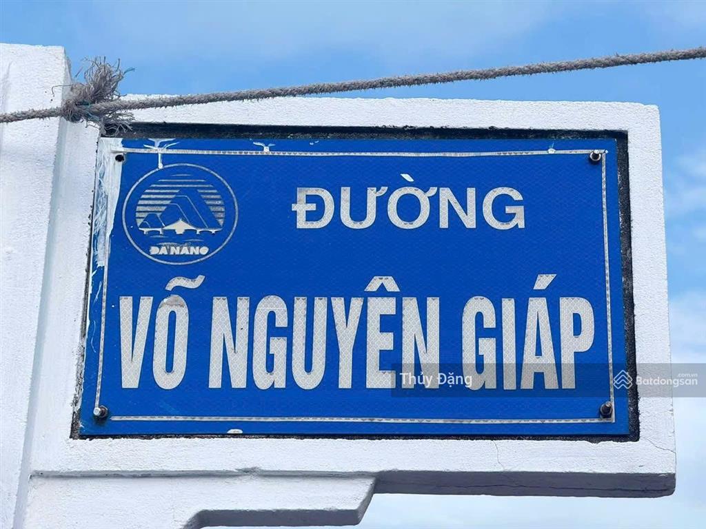 Cho thuê nhà 2 tầng đường võ nguyên giáp  210m2 ngang 7.5m giá chỉ 120 triệu/tháng.  em thuỷ xem