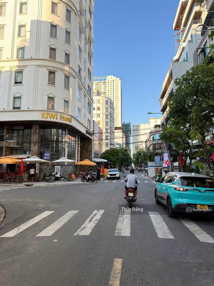 Cho thuê lô góc 2 mặt tiền đường 10m5 mai thúc lân  300m2 ngang 12m gần đỗ bá