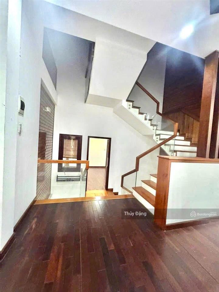 Cho thuê căn nhà 3 tầng đường 33m xô viết nghệ tĩnh  làm văn phòng cty  ở đều được