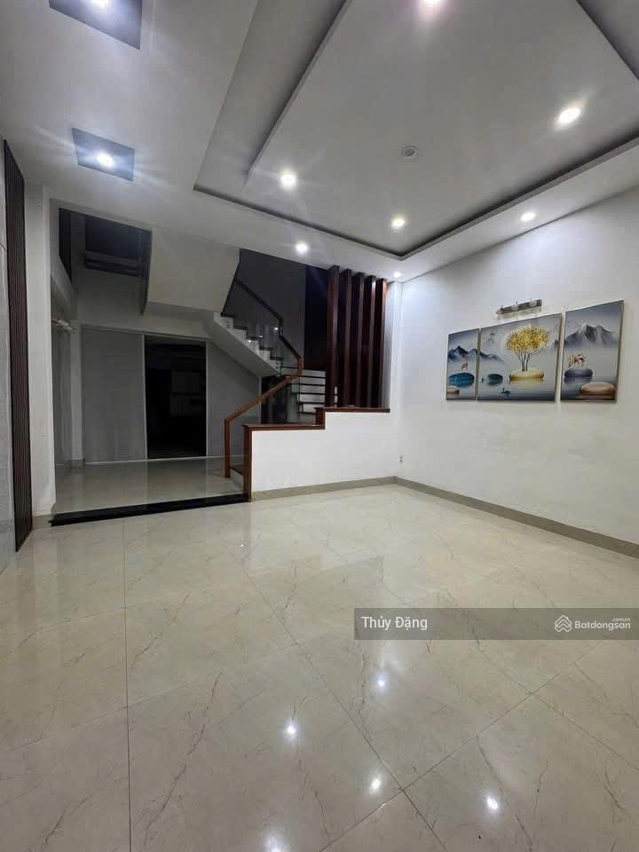 Cho thuê căn nhà 3 tầng đường 33m xô viết nghệ tĩnh  làm văn phòng cty  ở đều được
