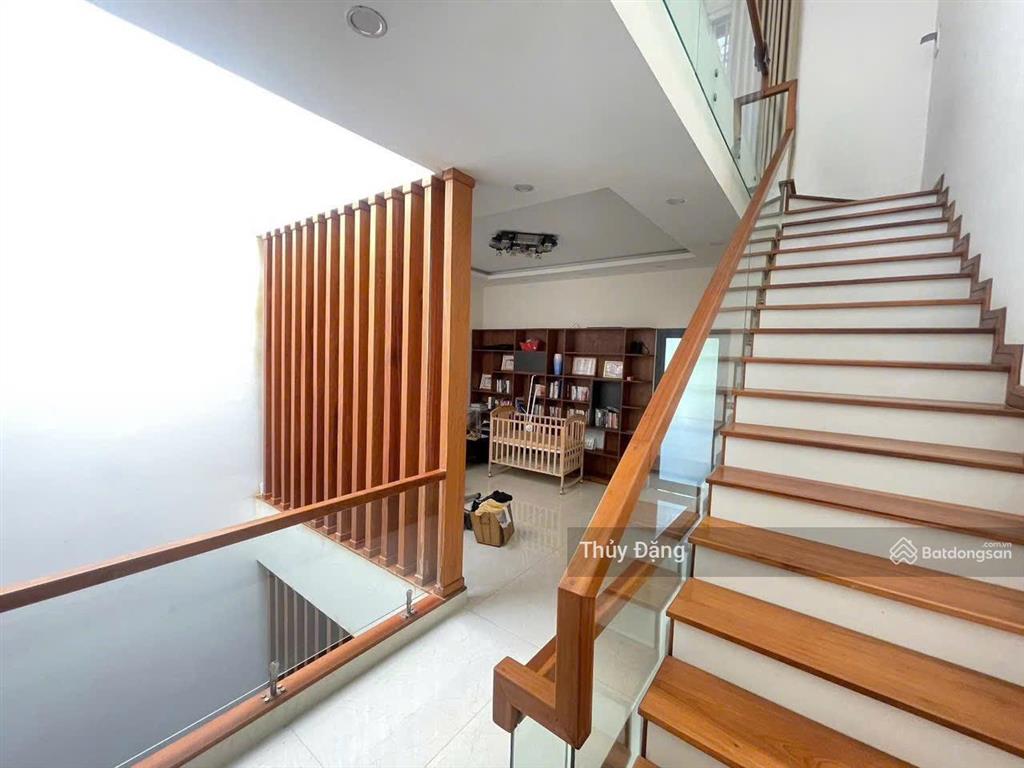 Cần bán căn nhà 3 tầng đường lớn nại nam cạnh siêu thị lotter  dt 150m2  kinh doanh sầm uất