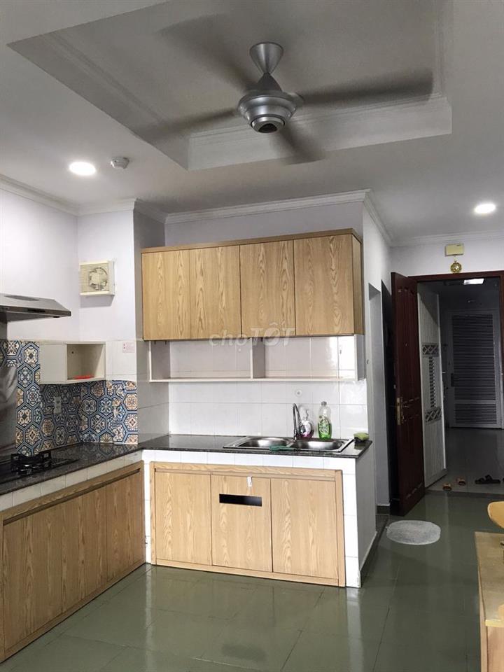 Bán căn hộ tân cảng, 70m2 ,2PN,  ban công, nội thất, sổ hồng