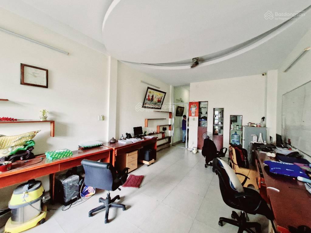 Nhà kdc phú thuận quận 7. dt 5m x 18m 90m2. giá 11 tỷ 8. tk 3 tầng. gần khu nam long tấn trường