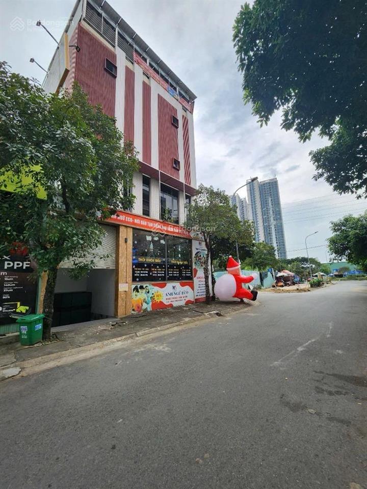 Nhà lê văn lương q7. dt 8,3m x 27m. giá 32 tỷ. 148m2. 4 tầng. gpxd 7 tầng, gần lotte, lâm văn bền
