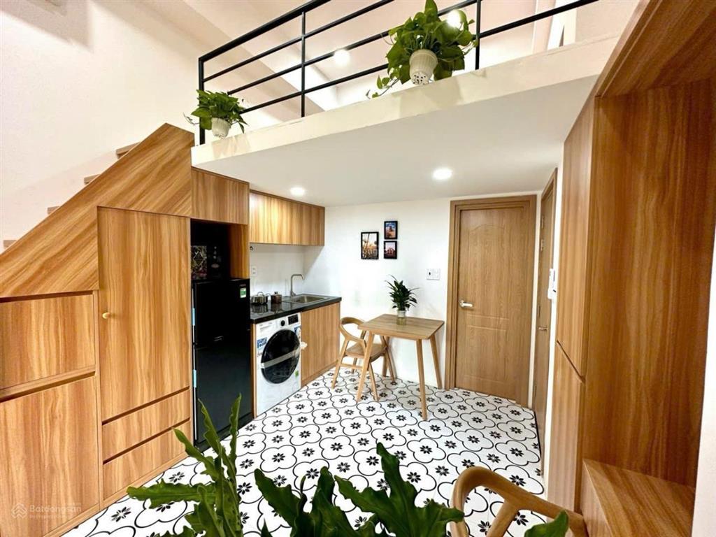 Nhà chdv q7 dòng tiền 80 triệu. giá 23 tỷ. 6mx20m. 120m2. 6 tầng .mtkd lý phục man. g vincom