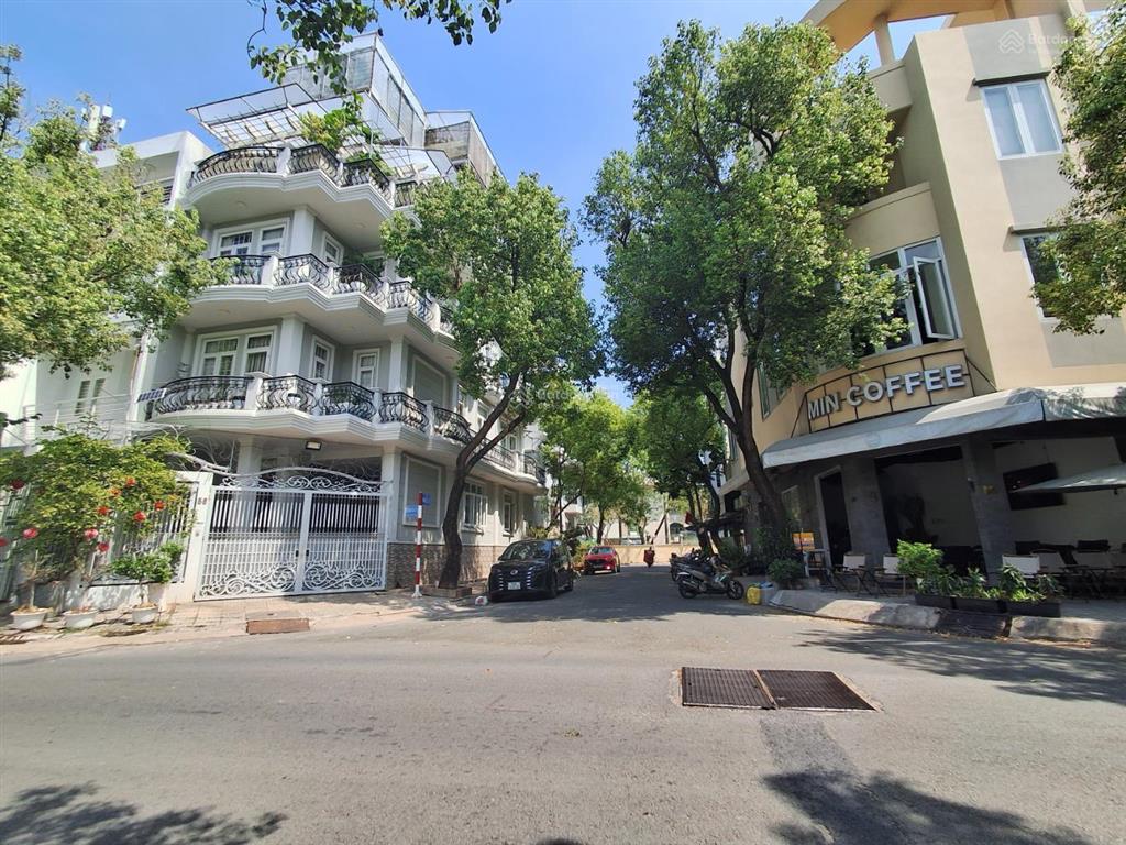 Nhà kdc nam long q7. dt 8mx24m. giá 27 tỷ. 193m2. 3 tầng. gần vincom nam long, phú mỹ hưng