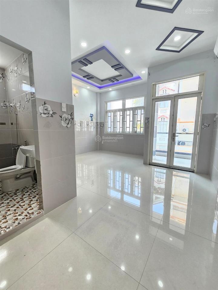 Nhà lâm văn bền q7. dt 5m x 23m. giá 11 tỷ. dt 133m². khu cư xá ngân hàng, tài chính marketing
