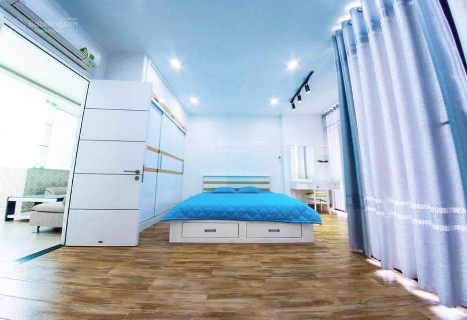 Nhà chdv q4 thu nhập 100 triệu/th. giá 18 tỷ 9m x22m. 20ph. gần q1, đh nguyễn tất thành. đh luật