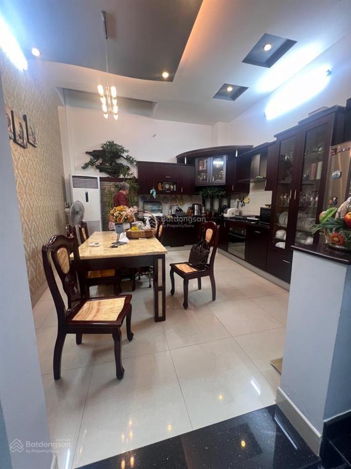 Nhà khánh hội q4, dt 6.8m x 12m. giá 17 tỷ. 3 tầng, gần khánh hội, vĩnh hội, hoàn diệu