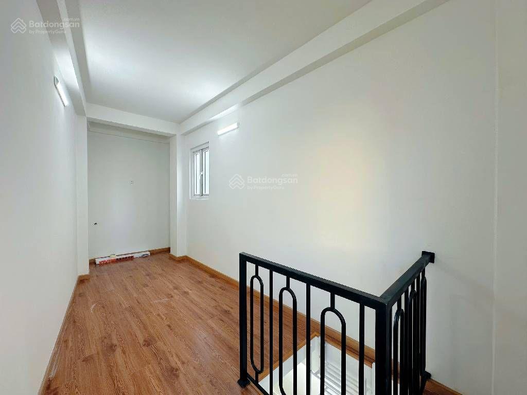 Bán nhà đường khánh hội. quận 4. giá 8 tỷ 3. dt 68m2. 6m x 12m . hxh. gpxd 5 tầng. gần vĩnh hội