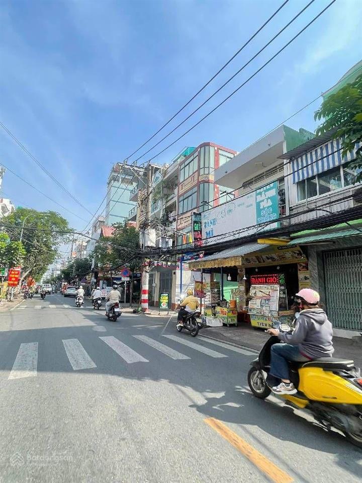 Bán nhà đường khánh hội. quận 4. giá 8 tỷ 3. dt 68m2. 6m x 12m . hxh. gpxd 5 tầng. gần vĩnh hội