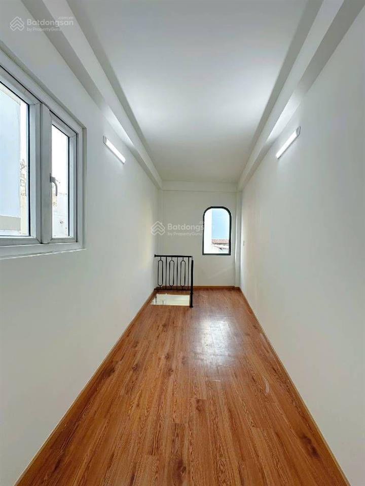 Bán nhà đường khánh hội. quận 4. giá 8 tỷ 3. dt 68m2. 6m x 12m . hxh. gpxd 5 tầng. gần vĩnh hội