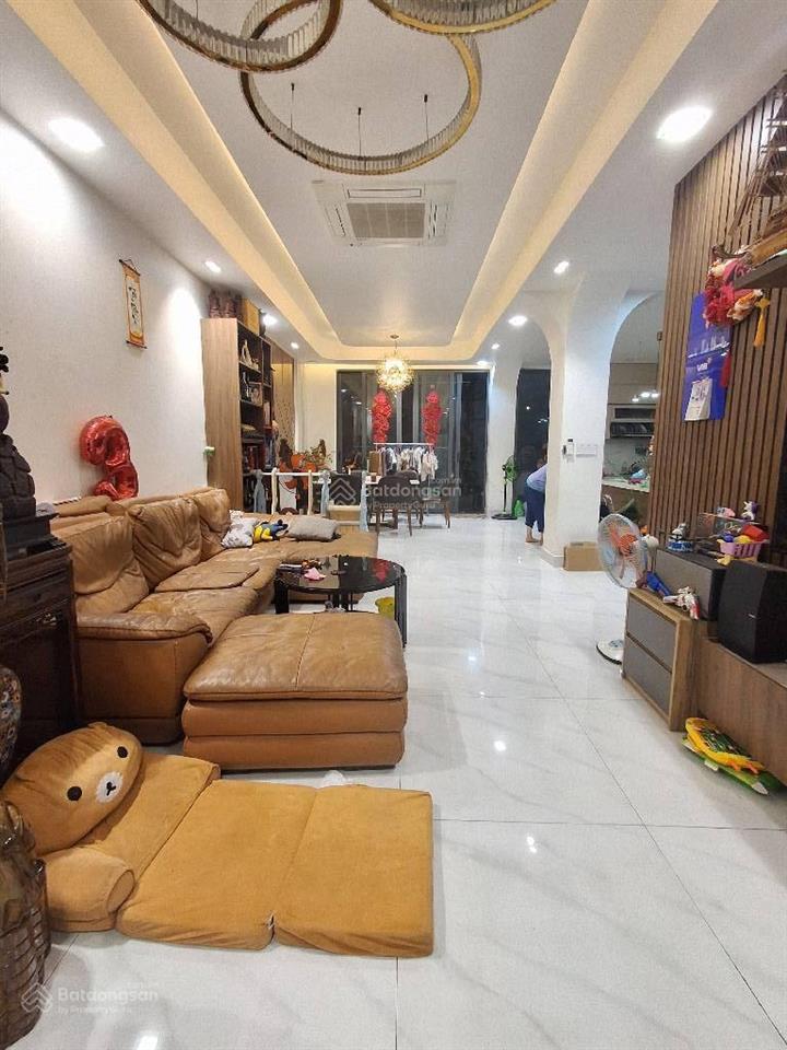 Nhà nguyễn văn linh q7. dt 84m2 giá 13 tỷ. 6m x 14m. 3 tầng. gần nguyễn tất thành. cầu thủ thiêm 4