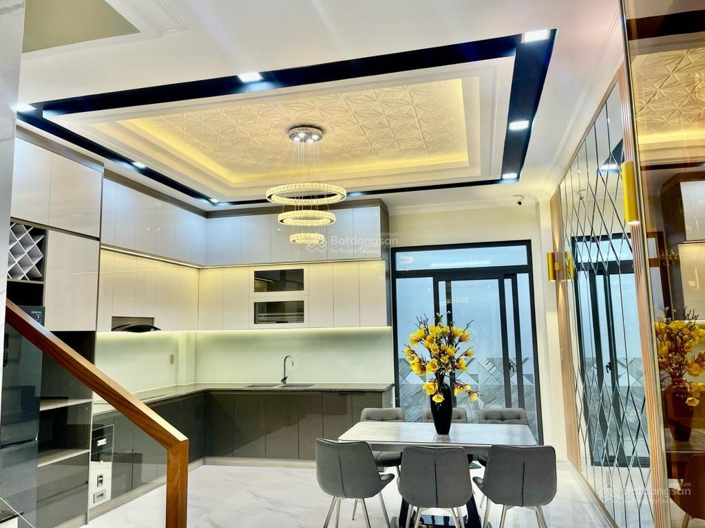 Nhà khánh hội quận 4. dt 70m 4,5mx18m. giá 13 tỷ, 4 tầng. phố tài chính, phố thương mại hoàn diệu