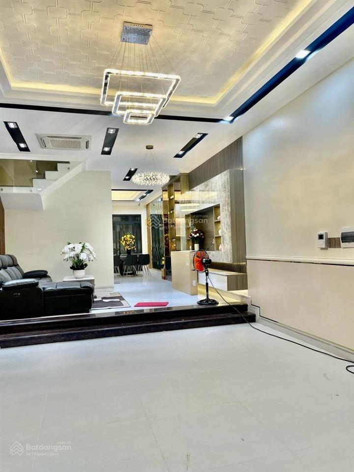 Nhà khánh hội quận 4. dt 70m 4,5mx18m. giá 13 tỷ, 4 tầng. phố tài chính, phố thương mại hoàn diệu