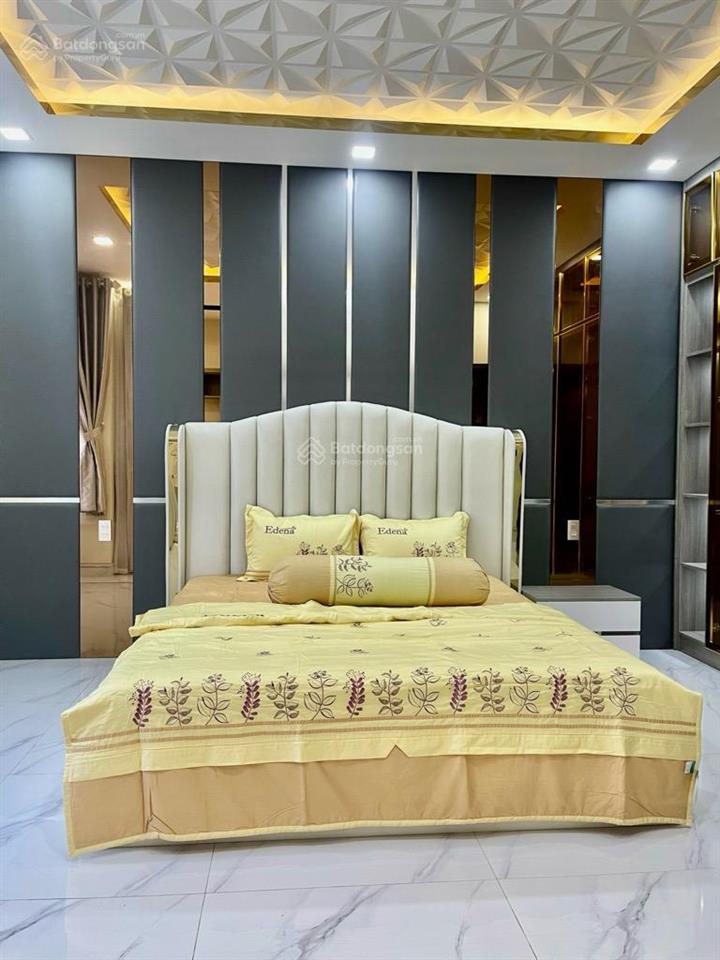 Nhà khánh hội quận 4. dt 70m 4,5mx18m. giá 13 tỷ, 4 tầng. phố tài chính, phố thương mại hoàn diệu