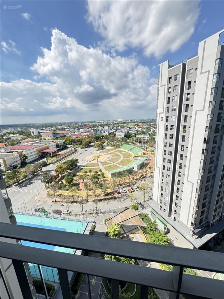 Bán căn 69m2 giá 3,3 tỷ có giường tủ, sổ sẵn, nhà như hình, xem nhà 0908 099 ***