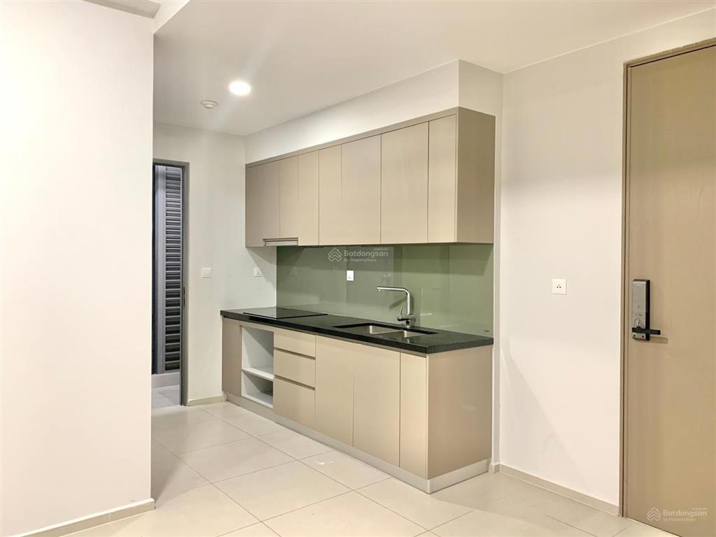 Bán căn 69m2 tầng cao view ngoài, sổ sẵn, có nội thất giường tủ cđt, nhà mới, giá tốt