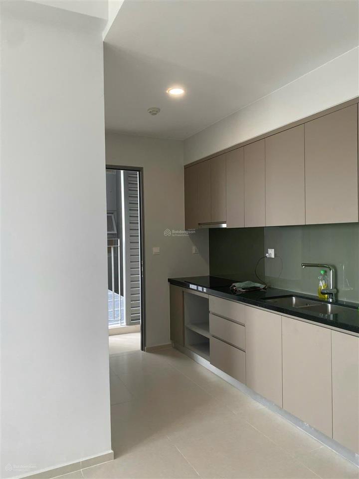 Bán căn 69m2 tầng cao view ngoài, sổ sẵn, có nội thất giường tủ cđt, nhà mới, giá tốt