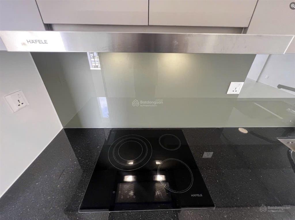 Bán căn 69m2 tầng cao view ngoài, sổ sẵn, có nội thất giường tủ cđt, nhà mới, giá tốt