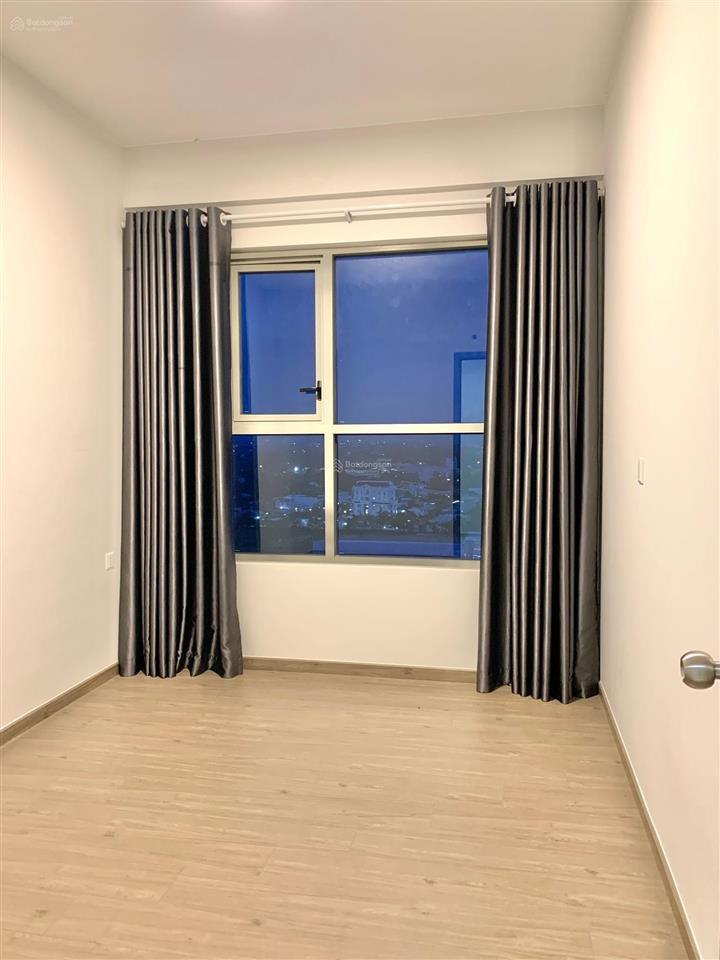 Bán căn 69m2 tầng cao view ngoài, sổ sẵn, có nội thất giường tủ cđt, nhà mới, giá tốt