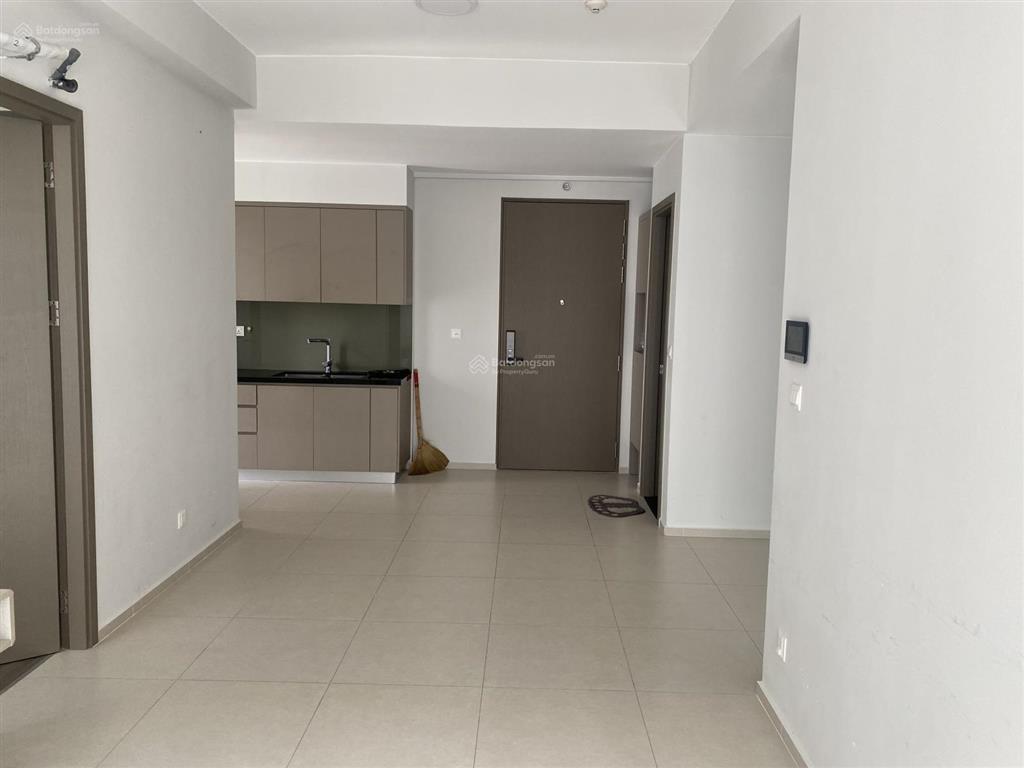 Bán căn 69m2 tầng cao view ngoài, sổ sẵn, có nội thất giường tủ cđt, nhà mới, giá tốt