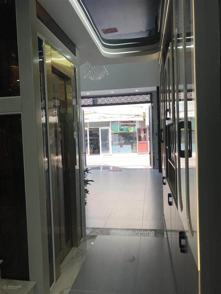 Nhà 2 mặt tiền. vị trí đẹp, thông số chuẩn 4x18m, 5 tầng btct có thang máy nội thất cc