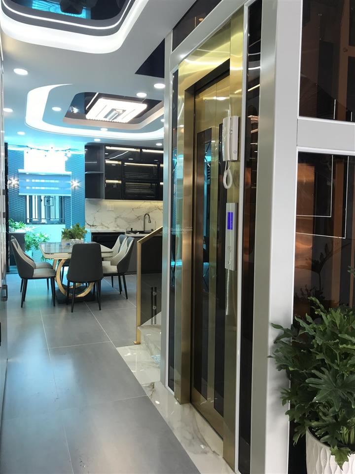 Nhà 2 mặt tiền. vị trí đẹp, thông số chuẩn 4x18m, 5 tầng btct có thang máy nội thất cc