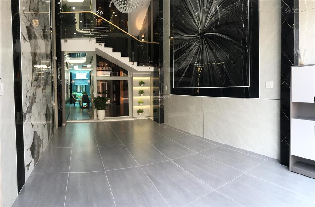 Nhà 2 mặt tiền. vị trí đẹp, thông số chuẩn 4x18m, 5 tầng btct có thang máy nội thất cc