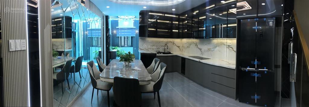 Nhà 2 mặt tiền. vị trí đẹp, thông số chuẩn 4x18m, 5 tầng btct có thang máy nội thất cc