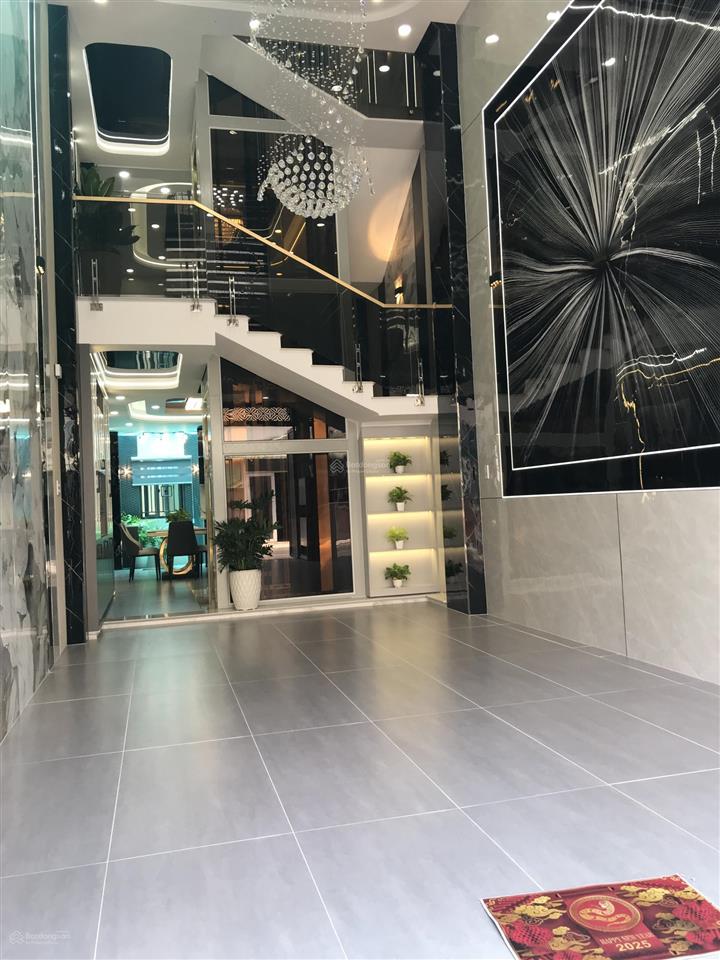 Nhà 2 mặt tiền. vị trí đẹp, thông số chuẩn 4x18m, 5 tầng btct có thang máy nội thất cc