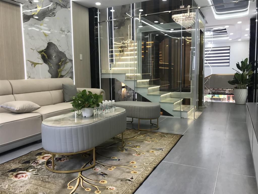 Nhà 2 mặt tiền. vị trí đẹp, thông số chuẩn 4x18m, 5 tầng btct có thang máy nội thất cc