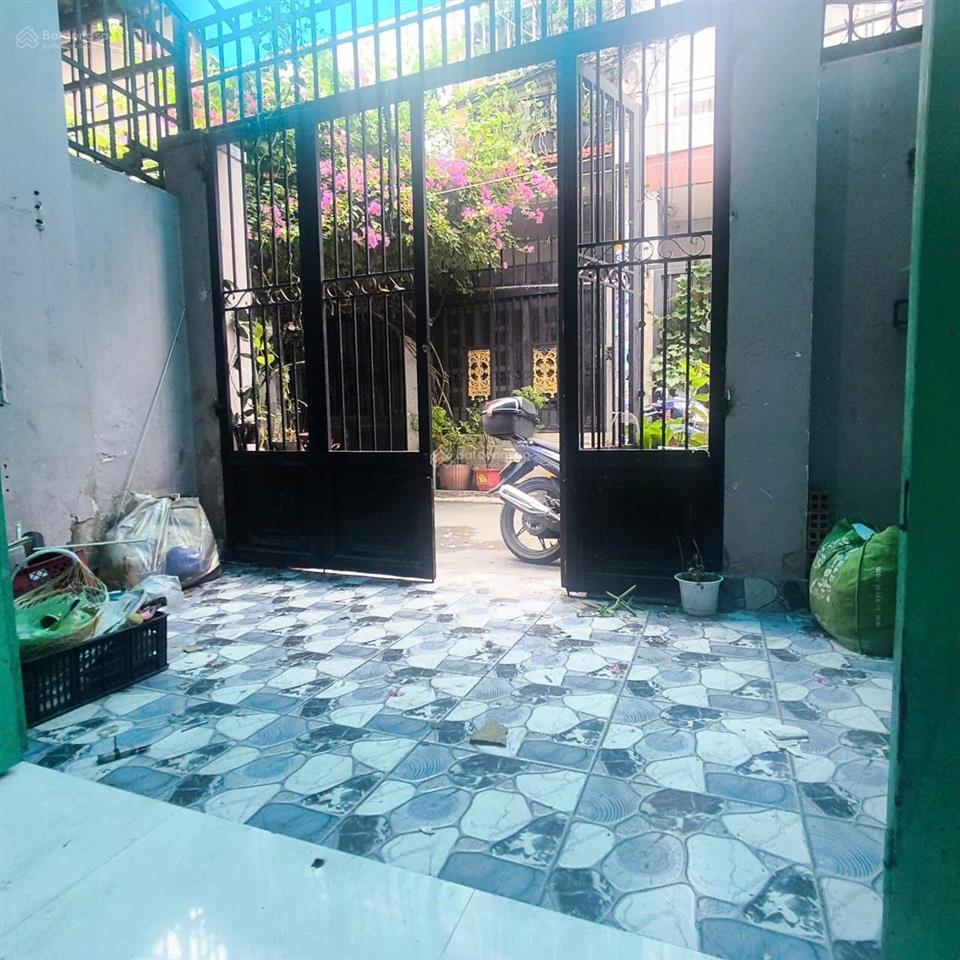 Nhà đẹp hẻm nhựa xe hơi  ngang 4,5m rộng rãi 3 tầng btct  vị trí đẹp  shr 100% thổ cư